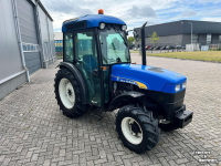 Obsttraktor New Holland TN75VA