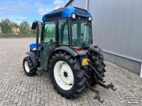 Obsttraktor New Holland TN75VA