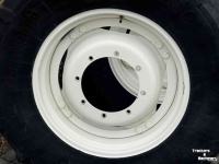 Räder, Reifen, Felgen & Distanzringe Michelin Set Michelin (18.4R38) 460/85R38 en Trelleborg (14.9R28) 380/85R38 voor NewH T6.xxx