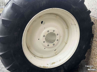 Räder, Reifen, Felgen & Distanzringe Michelin Set Michelin (18.4R38) 460/85R38 en Trelleborg (14.9R28) 380/85R38 voor NewH T6.xxx