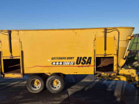 Futtermischwagen Vertikal USA Equipment 1300 CF - Peecon