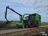 Schlepper / Traktor JCB Fastrac 4220 + Cheetah 30 Houtversnipperaar / Houthakselaar + Nokka HK4872P houtkraan Snipper combi / Chipper Combi