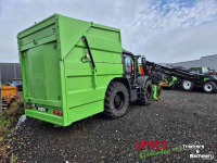 Schlepper / Traktor JCB Fastrac 4220 + Cheetah 30 Houtversnipperaar / Houthakselaar + Nokka HK4872P houtkraan Snipper combi / Chipper Combi