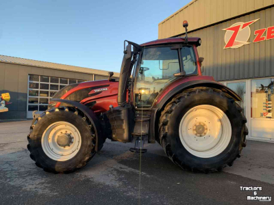 Schlepper / Traktor Valtra T174 Versu