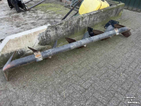 Dammformer  Vloeistof tank met aanaarder
