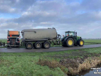 Hakenlift-Container System Joskin Cargo chassis met tank en Drakkar bak
