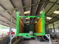 Hakenlift-Container System Joskin Cargo chassis met tank en Drakkar bak