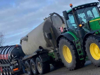 Hakenlift-Container System Joskin Cargo chassis met tank en Drakkar bak