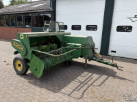 Pressen John Deere 332 balenpers