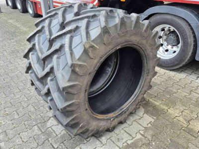 Räder, Reifen, Felgen & Distanzringe Trelleborg 440/65R28 TM800