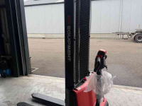 Schubmaststapler EP Equipment Elektrische Stapelaar