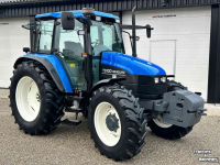 Schlepper / Traktor New Holland TS100