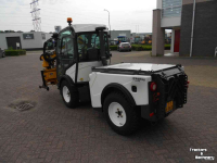 Geräteträger Multihog CX 75 werktuigdrager met Mc Connel arm klepelbak