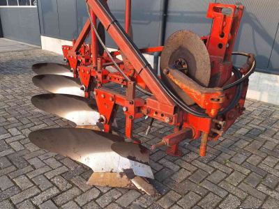 Pflüge Huard 4 schaar