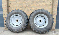 Räder, Reifen, Felgen & Distanzringe BKT 520/85R38 90%
