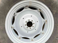Räder, Reifen, Felgen & Distanzringe BKT 520/85R38 90%