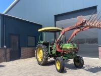Schlepper / Traktor John Deere 1130 met voorlader en 1040 - beide 2wd en kenteken fendt ford international