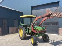 Schlepper / Traktor John Deere 1130 met voorlader en 1040 - beide 2wd en kenteken fendt ford international