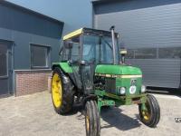 Schlepper / Traktor John Deere 1130 met voorlader en 1040 - beide 2wd en kenteken fendt ford international