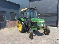 Schlepper / Traktor John Deere 1130 met voorlader en 1040 - beide 2wd en kenteken fendt ford international