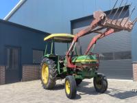 Schlepper / Traktor John Deere 1130 met voorlader en 1040 - beide 2wd en kenteken fendt ford international