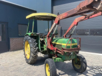 Schlepper / Traktor John Deere 1130 met voorlader en 1040 - beide 2wd en kenteken fendt ford international