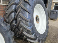 Räder, Reifen, Felgen & Distanzringe  Ploegset! 520/85R46 en 420/85R34. Passend op oa Steyr