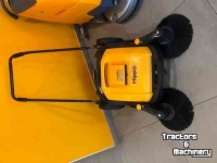 Kehr- und Kehrsaugmaschinen  Hippo MS50FP Veegmachine Sweeper 55L