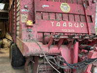 Lade- und Dosierwagen Taarup 1030
