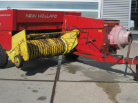Pressen New Holland Hayliner 386