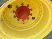 Räder, Reifen, Felgen & Distanzringe BKT VF 600/60R30