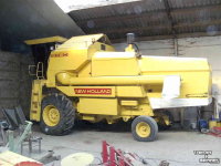 Mähdrescher New Holland gezocht 8080 hydro