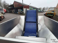 Sonstiges Förderanlagen und Material-Handling-Ausrüstungen  Natte bunker elevator, RVS