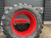 Räder, Reifen, Felgen & Distanzringe  Dubbellucht 520/85R46  naast  710/70R42