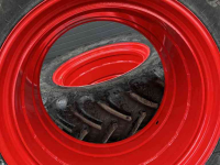 Räder, Reifen, Felgen & Distanzringe  Dubbellucht 520/85R46  naast  710/70R42