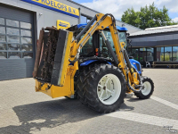 Obsttraktor New Holland Boomer 3050 met Bos Maaiarm