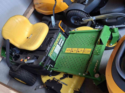 Aufsitzrasenmäher John Deere DIV. ZITMAAIERS GEBRUIKT