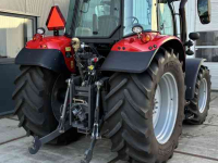 Schlepper / Traktor Massey Ferguson 5712 S Dyna-4