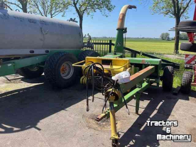 Feldhäcksler John Deere 3765 getrokken hakselaar
