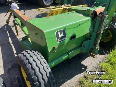Feldhäcksler John Deere 3765 getrokken hakselaar