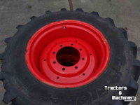 Räder, Reifen, Felgen & Distanzringe Kleber 320/85R24 op 8-gaats Fendt velgen