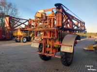 Anhängefeldspritze Douven Getrokken veldspuit 2000 liter 27 meter breed