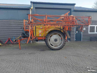 Feldspritze Douven Getrokken veldspuit 2000 liter 27 meter breed