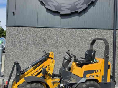 Radlader Schäffer 2430