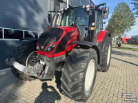 Schlepper / Traktor Valtra N104 Active