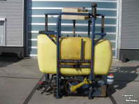 Anbaufeldspritze Hoegen Dijkhof 800 liter tank met frame