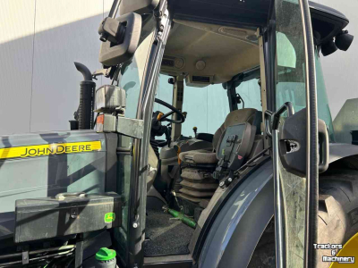Schlepper / Traktor John Deere 5090M