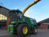 Feldhäcksler John Deere 8300