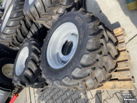 Räder, Reifen, Felgen & Distanzringe Mitas 340/85R28 en 340/85R 38 op verstelbare velgen