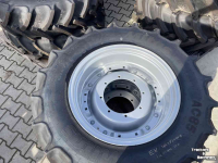Räder, Reifen, Felgen & Distanzringe Mitas 340/85R28 en 340/85R 38 op verstelbare velgen